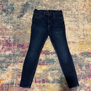 Hollister Dark Denim high-rise Super Skinny Soft stretch Jeans size 3S/2S, 26S